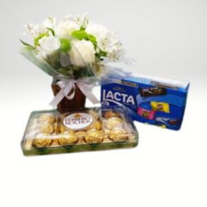 Arranjo com rosas e astromelias e chocolates